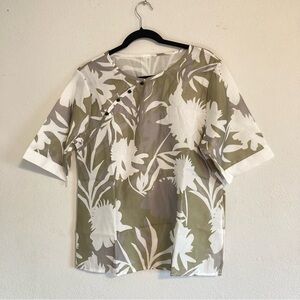 Beautiful short sleeve blouse